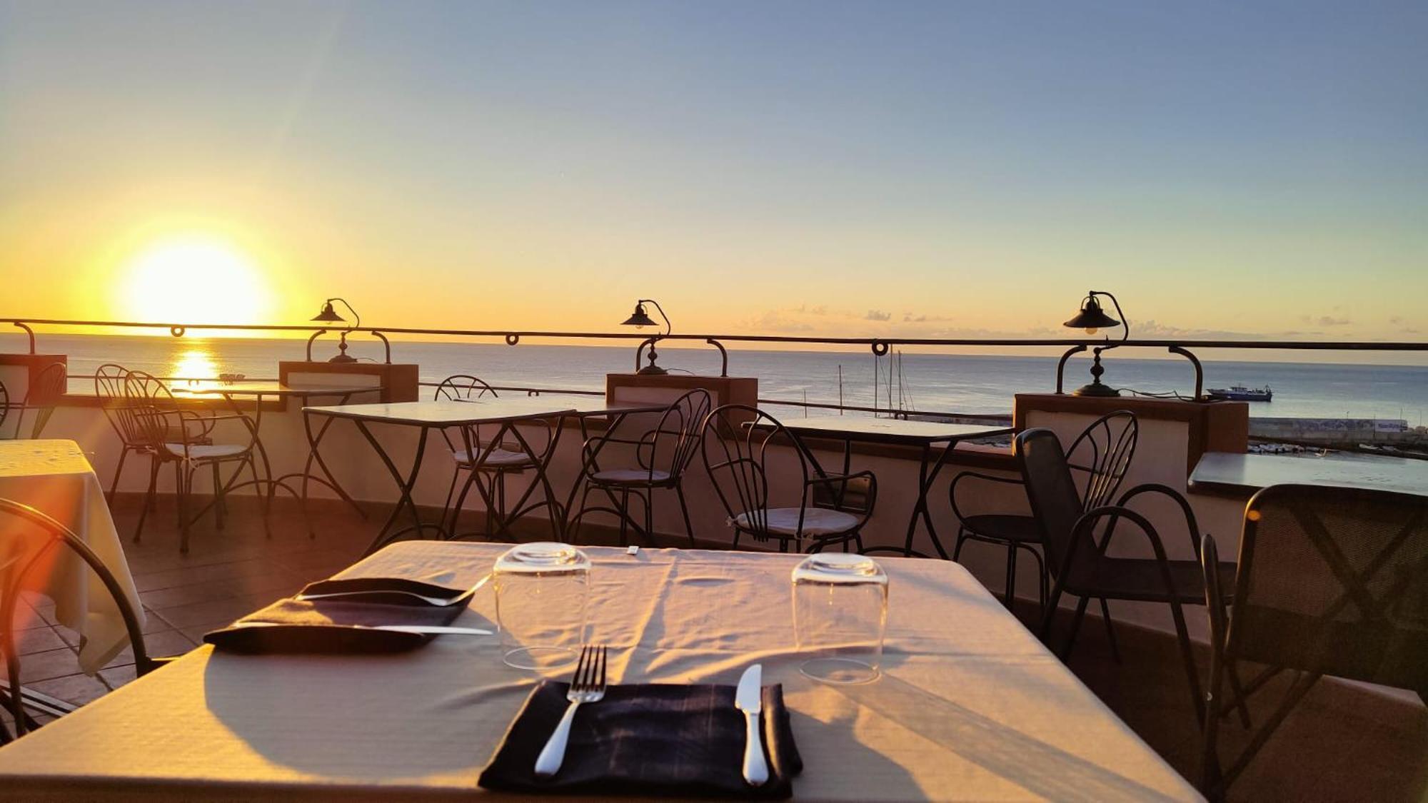 Bue Marino Hotel & Roof Lounge カーラゴノネ エクステリア 写真